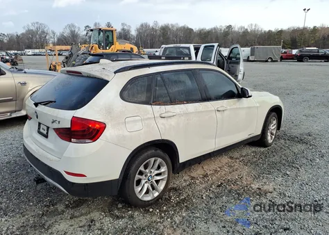 2015 BMW X1 xDrive28I z USA, uszkodzony, nr VIN WBAVL1C51FVY25628